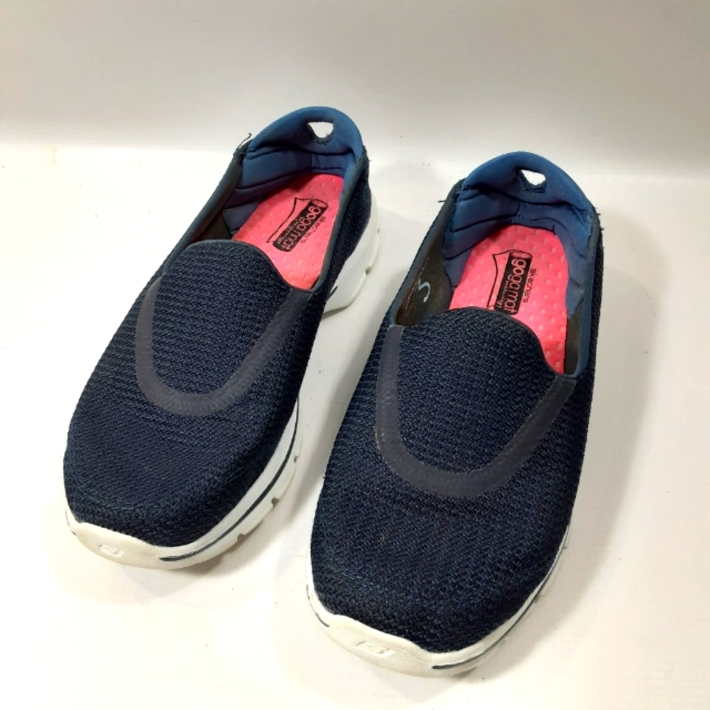 Skechers Size 6.5 Navy Blue Slip On Comfort Shoes with GogaMat Technology